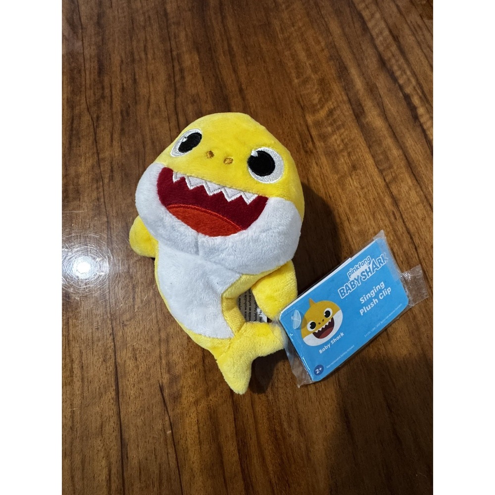 Nickelodeon Pinkfong Baby Shark Singing Plush Clip On 5in Yellow WowWee 61211